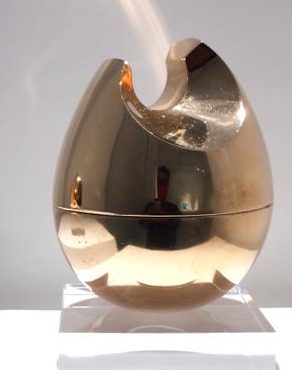 Uovo di leone 2022 Bronzo lucidato a specchio | Polished bronze 13 x 11,5 x 16 cm | 5.1 x 4.5 x 6.3 in € 1,800 / € 800